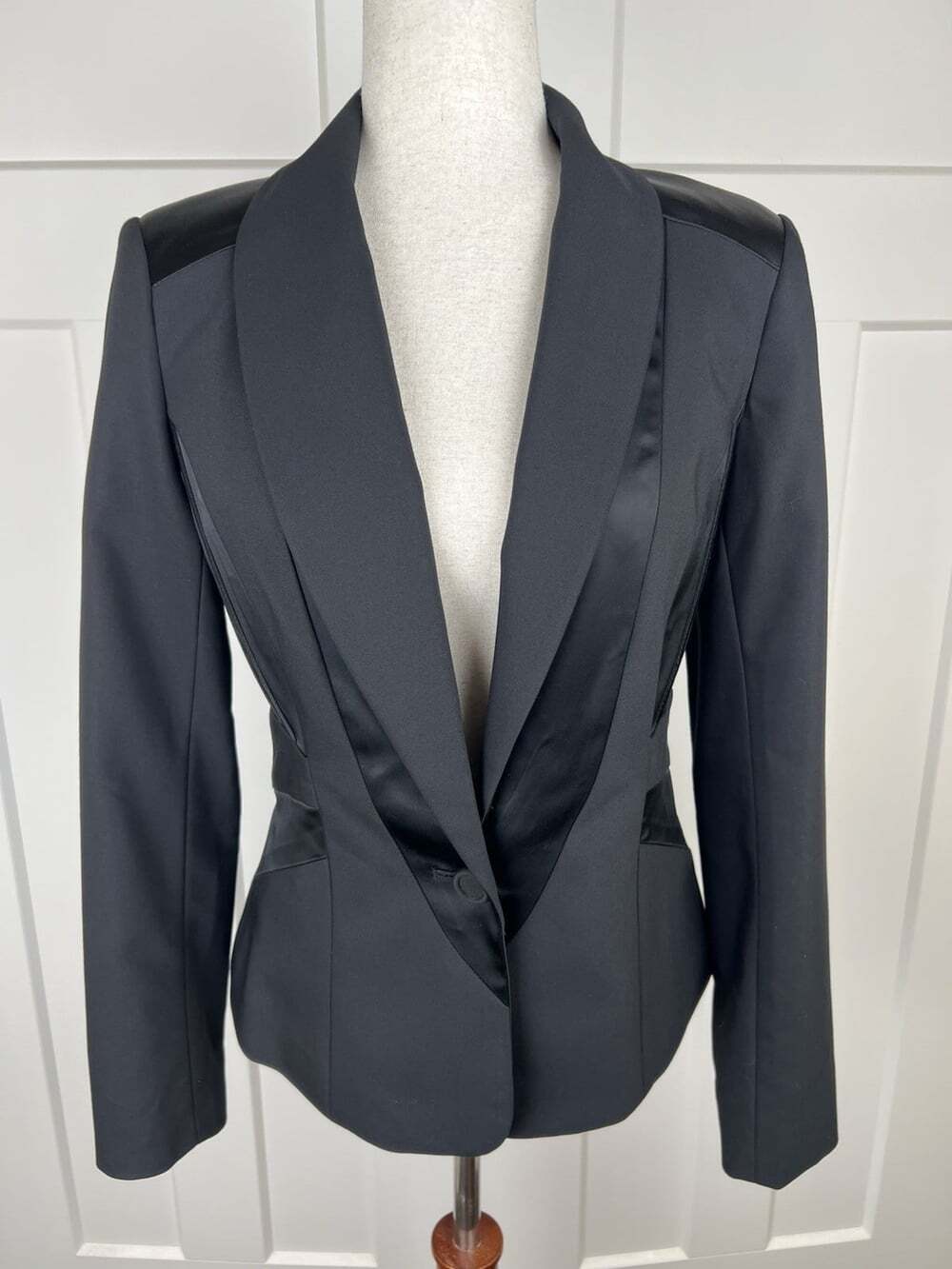 Cache Blazer Size 4 NWT Black Satin Tuxedo Shawl Collar Fitted Jacket